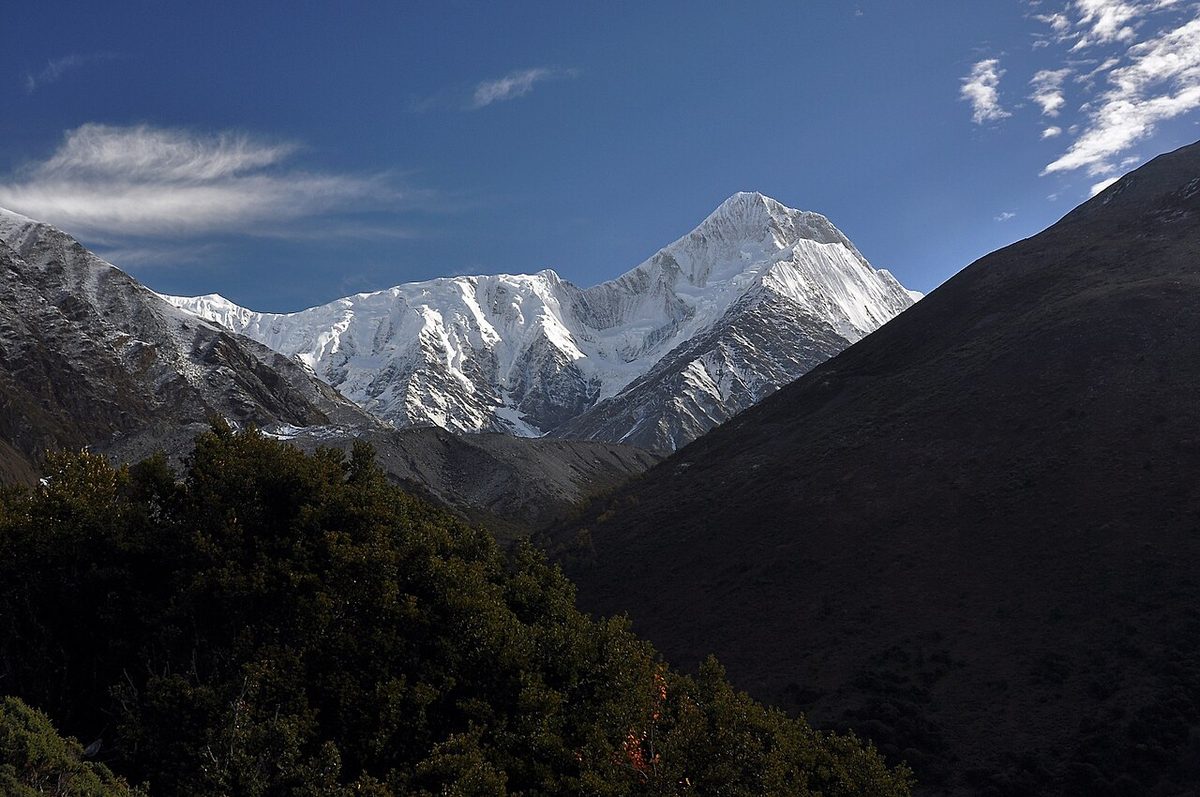 贡嘎山