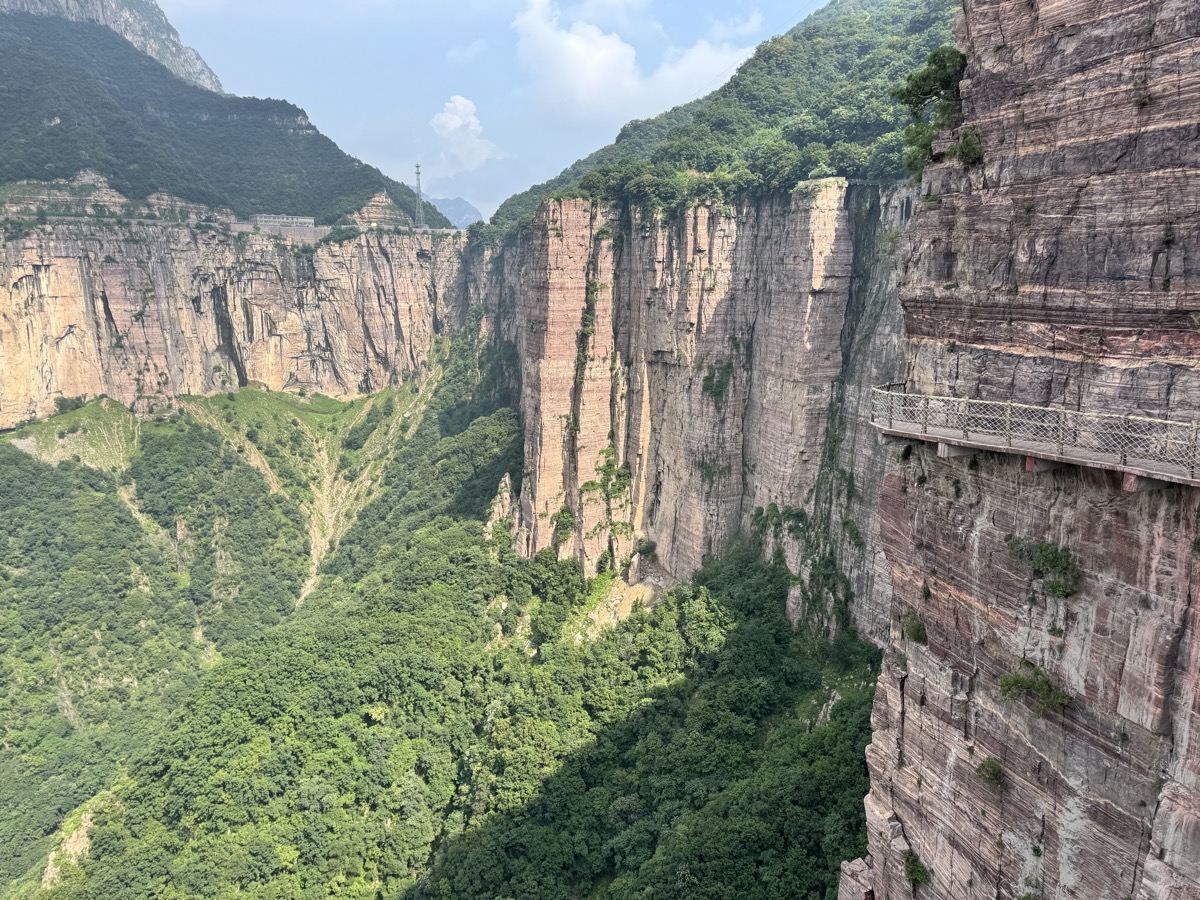 八裡溝天界山的懸崖棧道