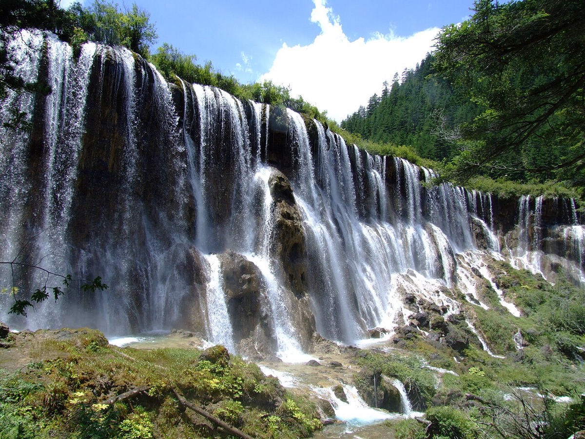 九寨沟诺日朗瀑布