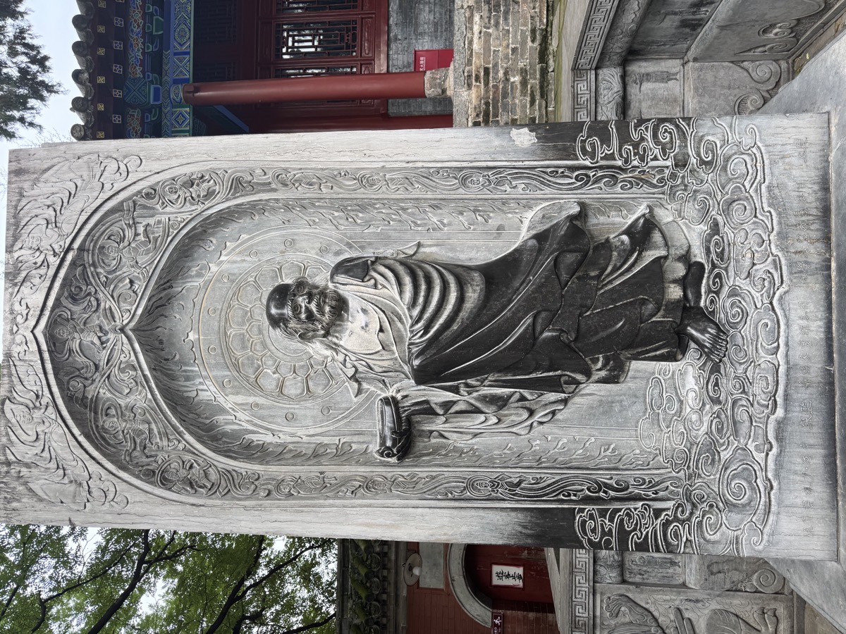 少林寺里的达摩石刻浮雕