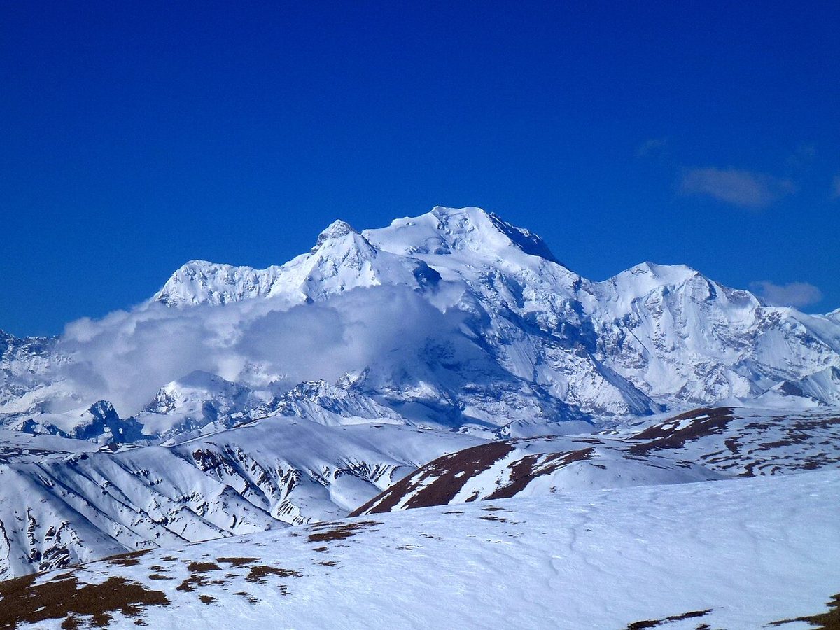 从通拉山口眺望希夏邦马峰